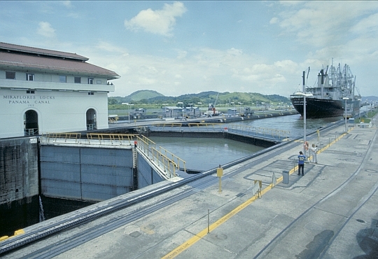 パナマ運河とは コトバンク
